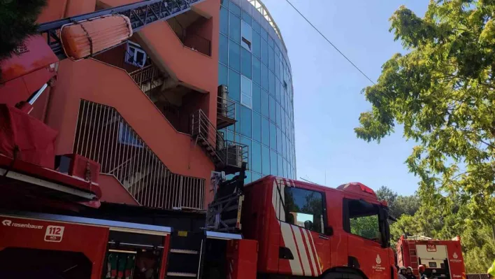 Bakırköy Sadi Konuk Eğitim ve Araştırma Hastanesi'nde korkutan yangın