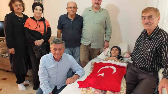 Balıkesir'de asırlık Hanife nineye vefa ziyareti