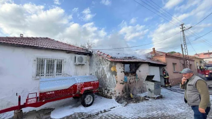 Balıkesir'de depoda yangın