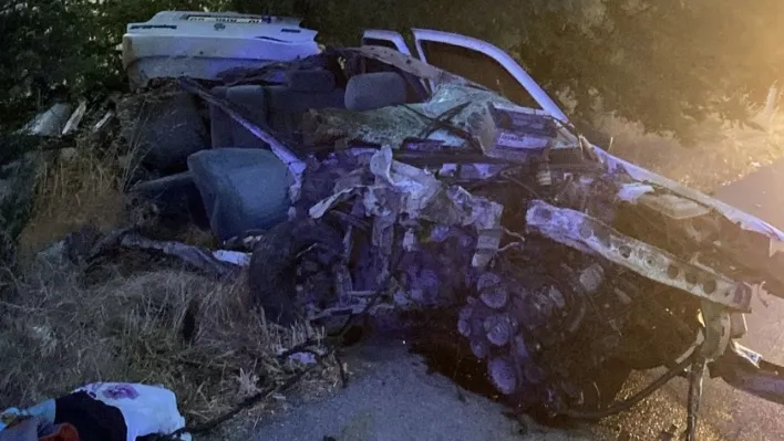 Balıkesir'de feci kaza: 3 ölü, 1 yaralı