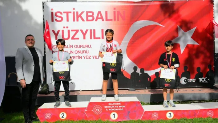 Balıkesir'de hafta sonu genç sporcular kıyasıya yarıştı