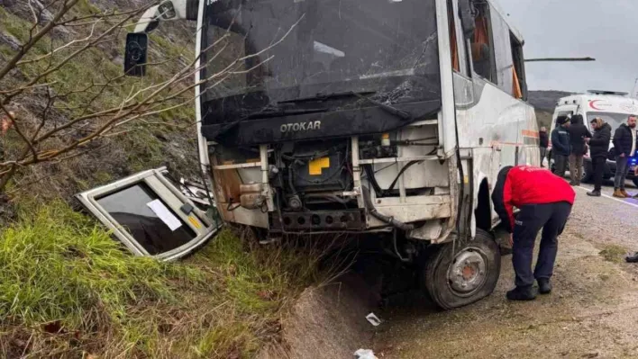 Balıkesir'de işçi servisi devrildi: 4'ü ağır 26 yaralı