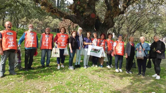 Balıkesir'de meşe palamutları öğrencilerin elinde fidana dönüşecek