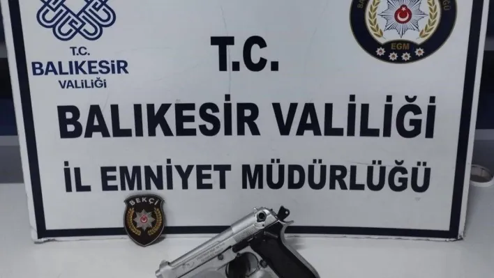 Balıkesir'de polis 3 aranan şahsı yakalandı