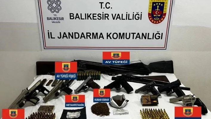 Balıkesir'de silah ve uyuşturucu madde satan şahsa operasyon