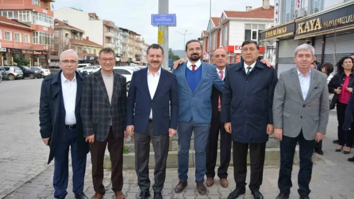 Balıkesir'in kalplere dokunan doktorunun ismi memleketinde bir sokağa verildi