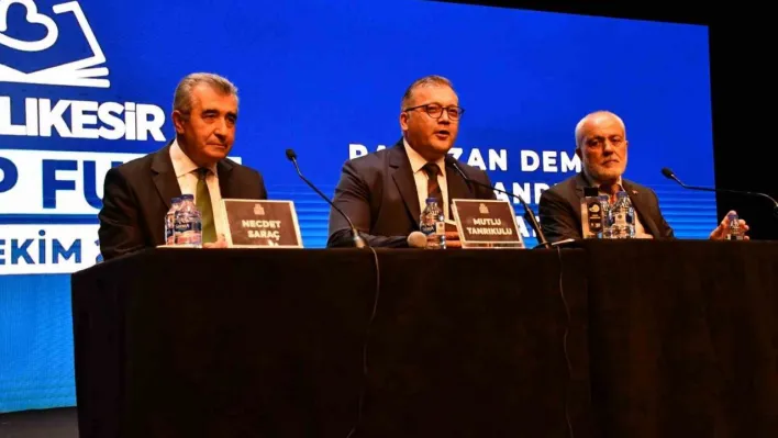 Balıkesir Kitap Fuarı'nda medya, siyaset ve edebiyat rüzgârı esti