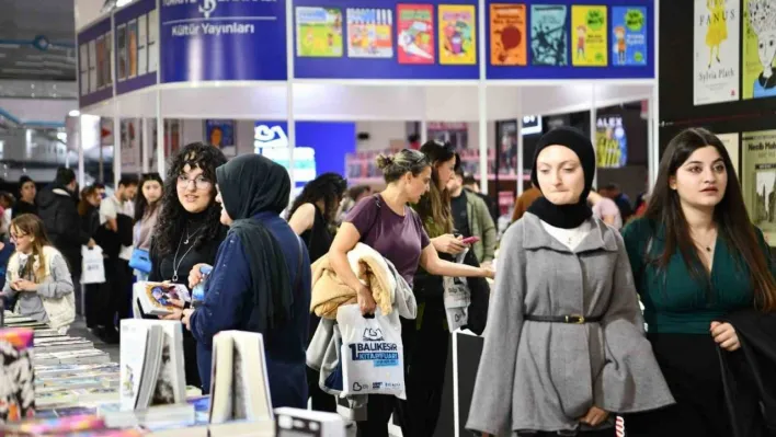 Balıkesir Kitap Fuarı'nı ilk iki günde 35 bin kişi ziyaret etti