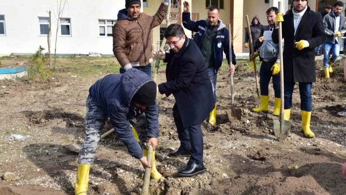 Balıkesir Üniversitesinde Fidan Dikim etkinliği gerçekleştirildi