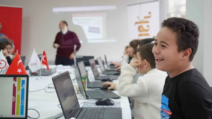 Balıkesirli minik eller geleceği kodluyor