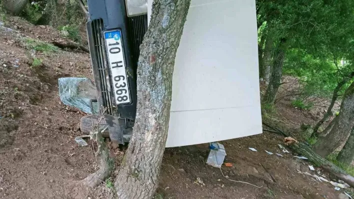 Balya'da otomobil şarampole uçtu: 3 yaralı