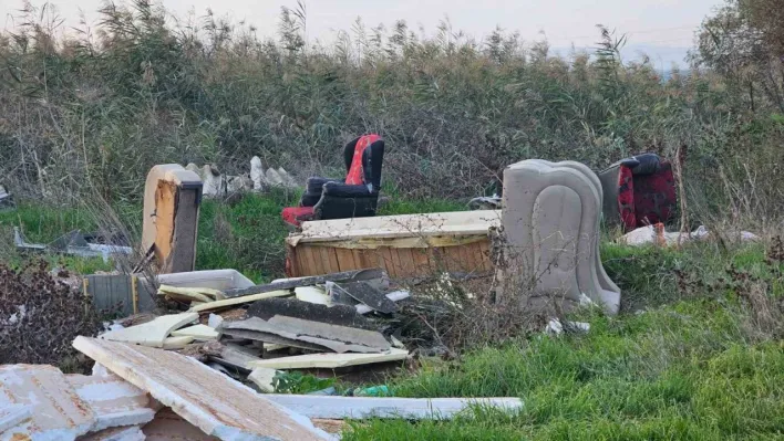 Bandırma'da doğa yine çöplük oldu