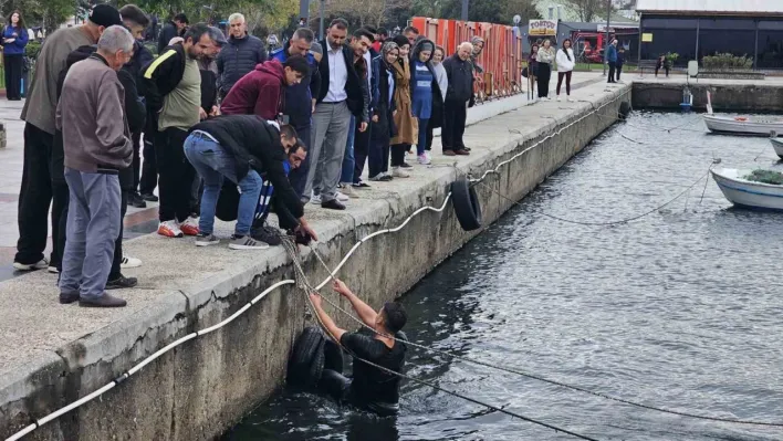 Bandırma'da iddiayı kaybeden genç kış günü denize atladı
