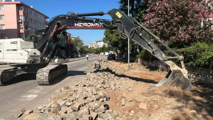 Bandırma'da kaldırım düzenleme çalışmaları başladı