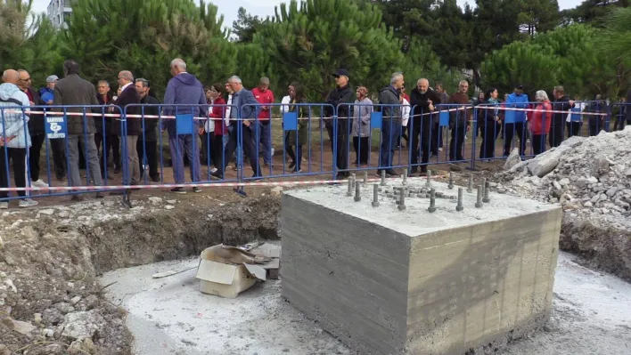 Bandırma'da mahalle sakinlerinden 'baz istasyonu' tepkisi