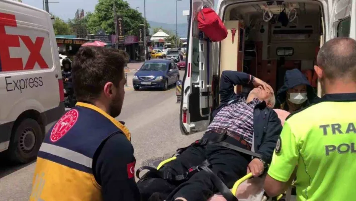 Bandırma'da sürücünün yaralandığı motosiklet kazası güvenlik kameralarına yansıdı