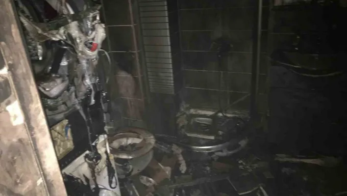 Bandırma'da, yangında evde uyuyan kadın ve 3 kedi kurtarıldı