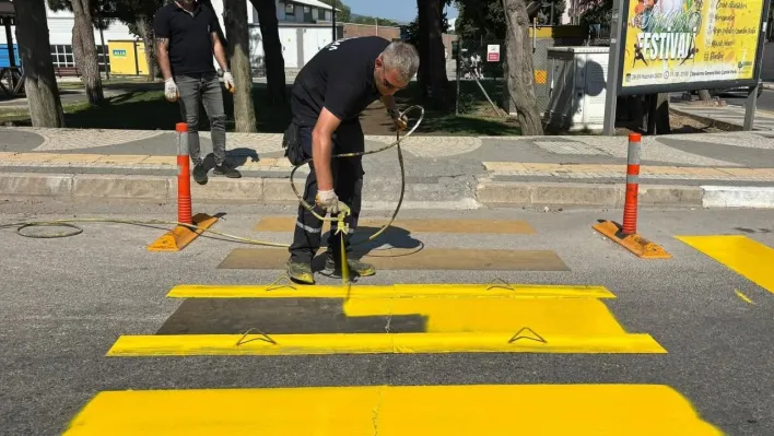 Bandırma'da yaya geçitleri yenileniyor
