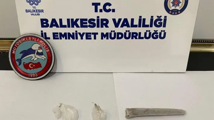 Bandırma Emniyeti, 3 şahsın üzerinde uyuşturucu ele geçirdi