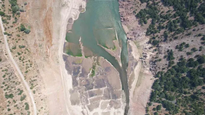 Barajlarda kritik alarm: Eski köyler gün yüzüne çıktı