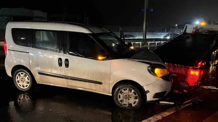 Başakşehir'de 3 aracın karıştığı zincirleme trafik kazası: 1'i ağır 3 yaralı