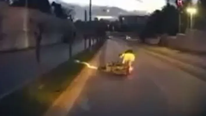 Başakşehir'de çukur nedeniyle kontrolü kaybeden motosikletli yola savruldu