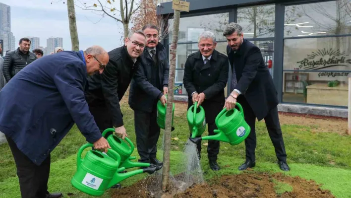 Başakşehir'de Kayaşehir Gençlik Merkezi açıldı