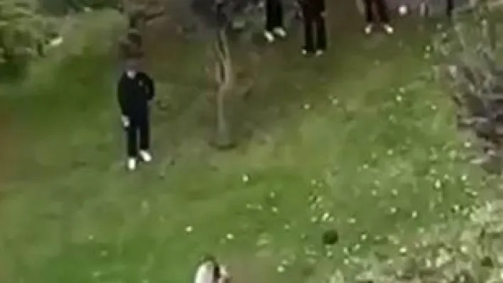Başakşehir'de lise öğrencileri birbirine girdi: Tekmeler havada uçuştu