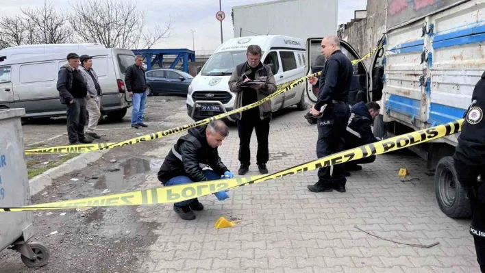 Başakşehir'de oto tamir dükkanına silahlı saldırı: 3 yaralı