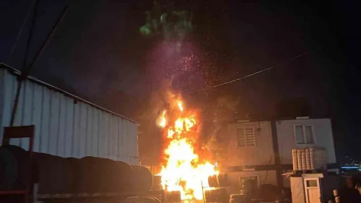 Başakşehir'de sobadan sıçrayan kıvılcımlar iki iş yerini yaktı