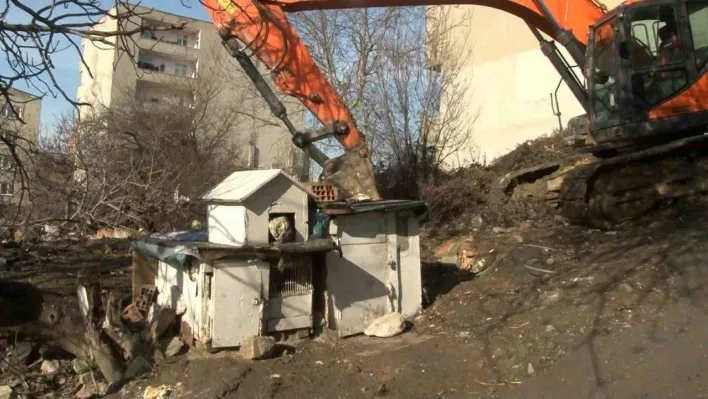 Başakşehir'de tespiti yapılan son metruk binanın yıkımı  yapıldı