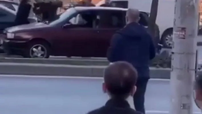 Başakşehir'de trafikte yumruk yumruğa kavga kamerada