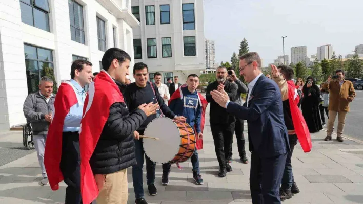 Başakşehir'in özel gençler davul zurnalı asker eğlencesi