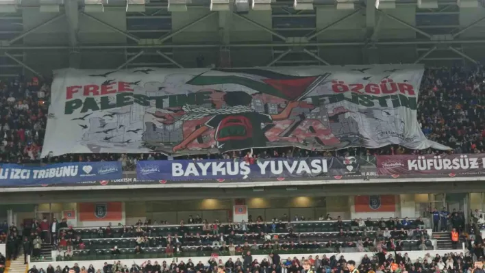 Başakşehir taraftarından Filistin'e destek