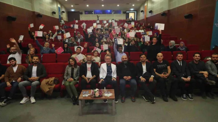 Başakşehir Yeni Medya Akademi'de mezuniyet heyecanı