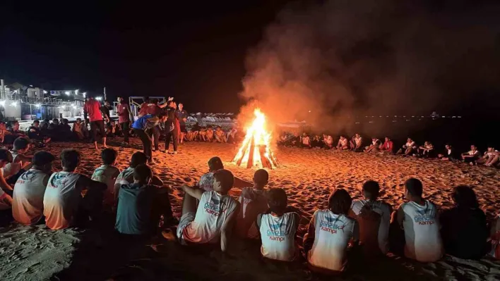 Başakşehirli gençlerin Saros Körfezi'nde tatil keyfi