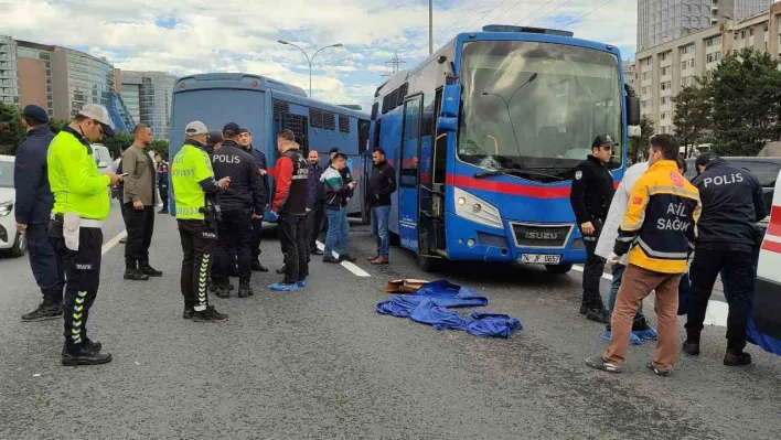 Basın Ekspres Karayolu'nda cezaevi aracı yolun karşısına geçen yayaya çarptı