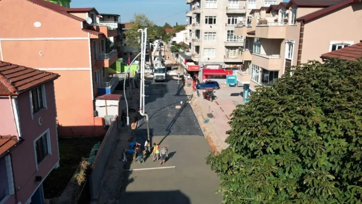 Başiskele Cumhuriyet Caddesi'nde üstyapı çalışması