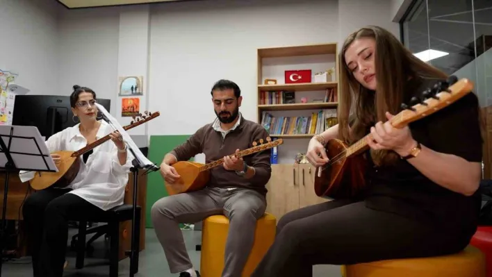 Başiskele'de her yaşa ücretsiz bağlama eğitimi