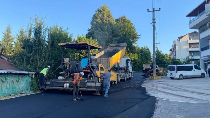 Başiskele Kahramanlar Caddesine 150 ton asfalt serildi