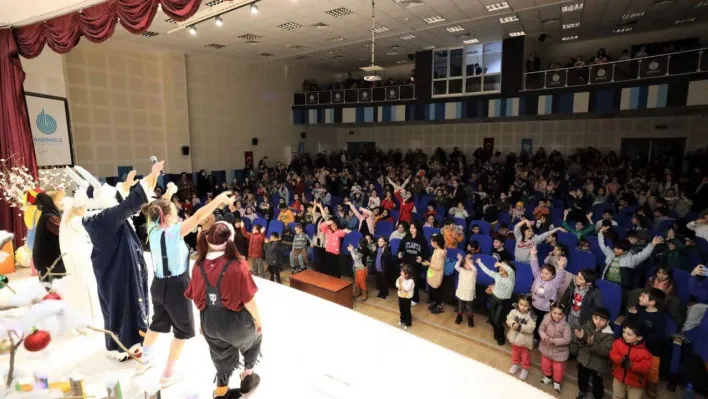 Başiskeleli minikler tiyatro keyfini doyasıya yaşadı