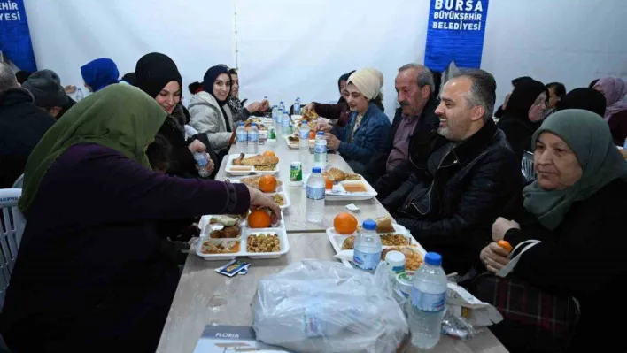 Başkan Aktaş, iftarını Emirsultan'daki vatandaşlarla açtı