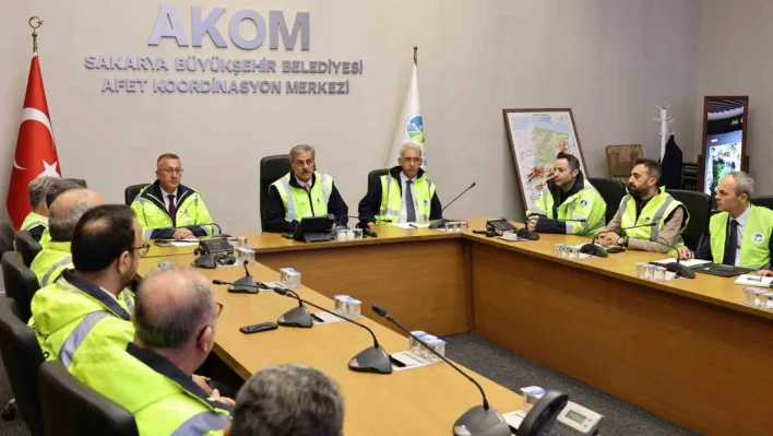Başkan Alemdar, AKOM'dan açıkladı: 'İlk bilgilere göre olumsuzluk yok, tüm birimlerimizle sahadayız'