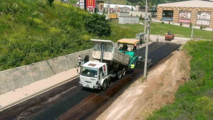 Başkan Bakkalcıoğlu 'asfalt çalışmalarını ihtiyaç görülen her yerde gece gündüz sürdüreceğiz'