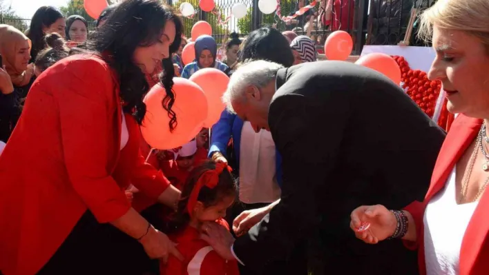 Başkan Bakkalcıoğlu 100. yıl coşkusunu minik öğrencilerle birlikte yaşadı