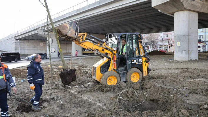 Başkan Balcıoğlu, E5 Karayolu Yan Yol Peyzaj Düzenlemesi Çalışmalarını İnceledi