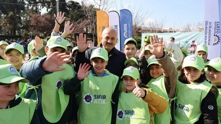 Başkan Büyükgöz: 'Çöplerimizi ayrıştırarak geri dönüşüme kazandırmalıyız'