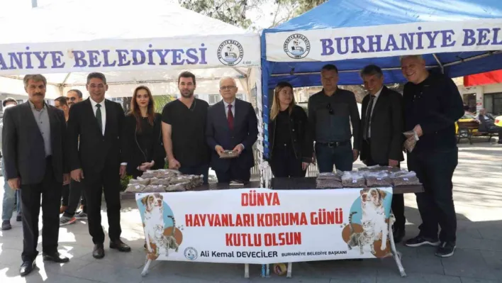 Başkan Deveciler dünya sokak hayvanları gününü hayvan severler ile kutladı