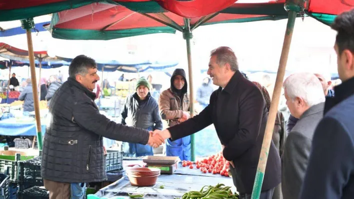 Başkan Murat Köse'den pazar esnafına Ramazan ziyareti