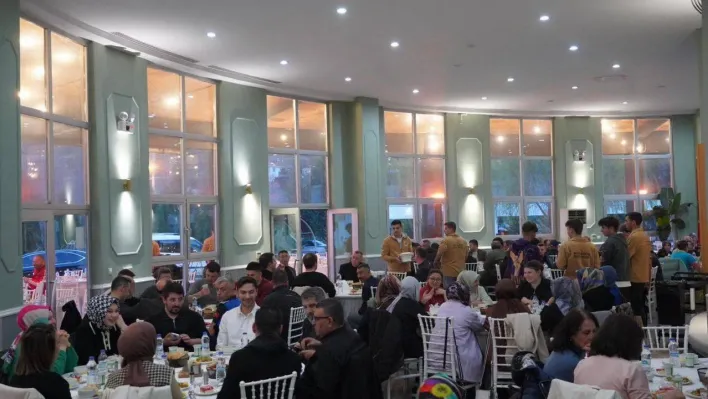 Başkan Mustafa Sadık Kaya belediye personeliyle iftarda bir araya geldi